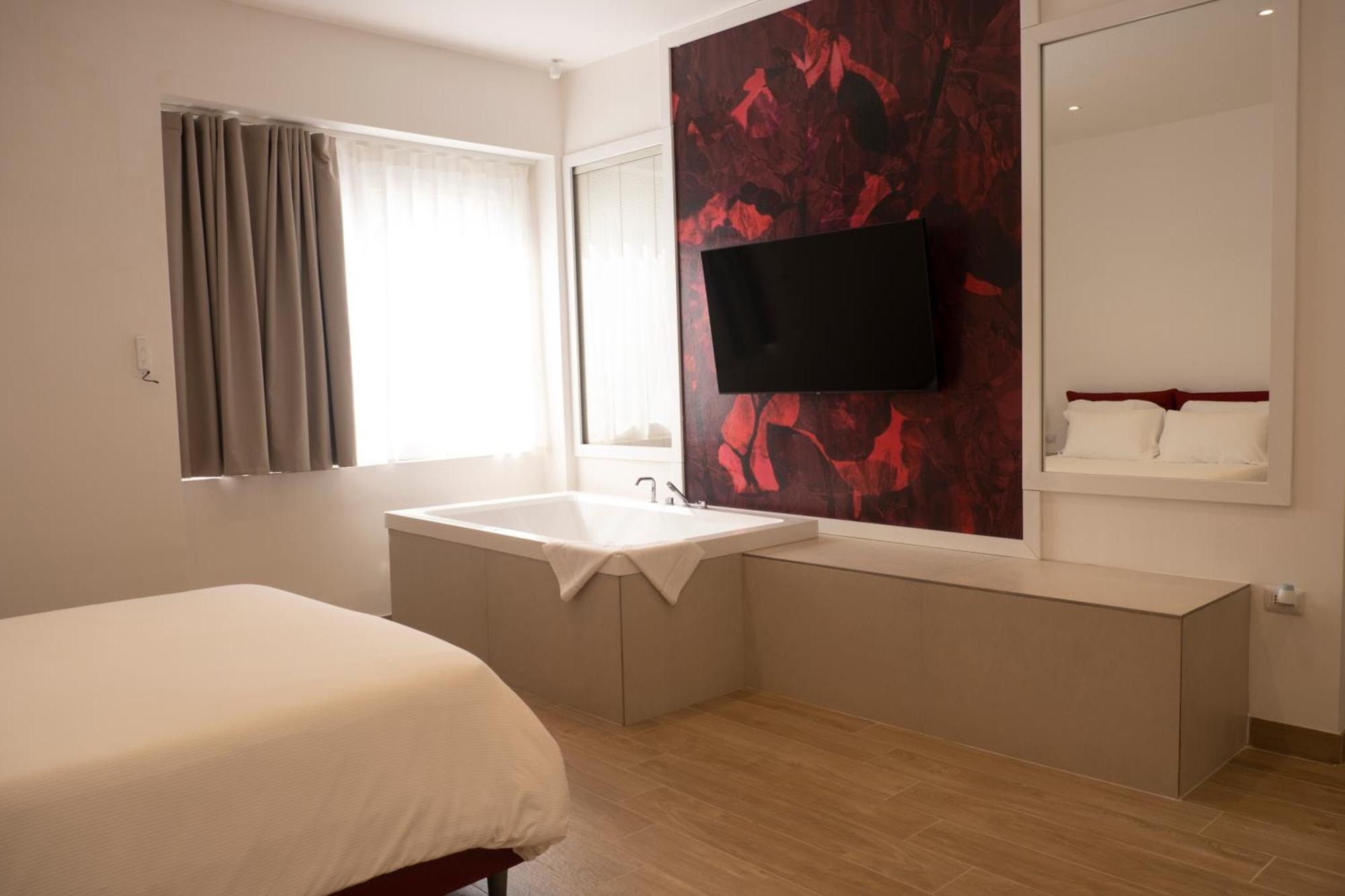 Monumental Luxury Rooms Caserta Exterior photo