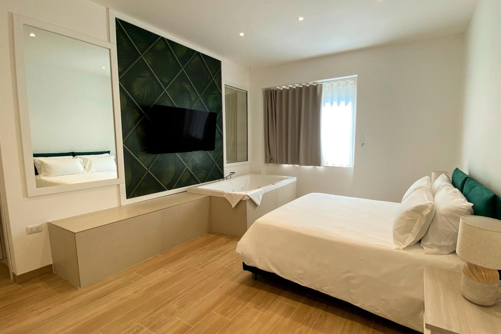 Monumental Luxury Rooms Caserta Exterior photo