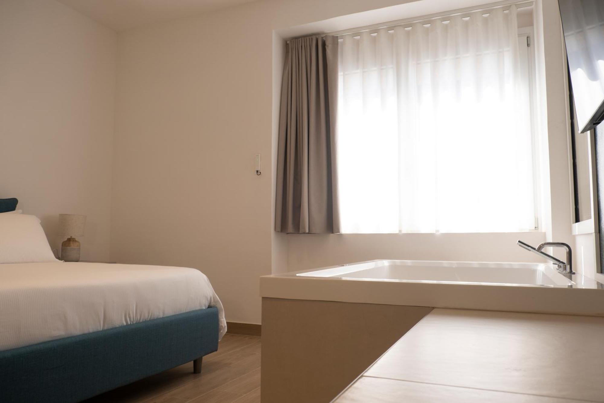 Monumental Luxury Rooms Caserta Exterior photo