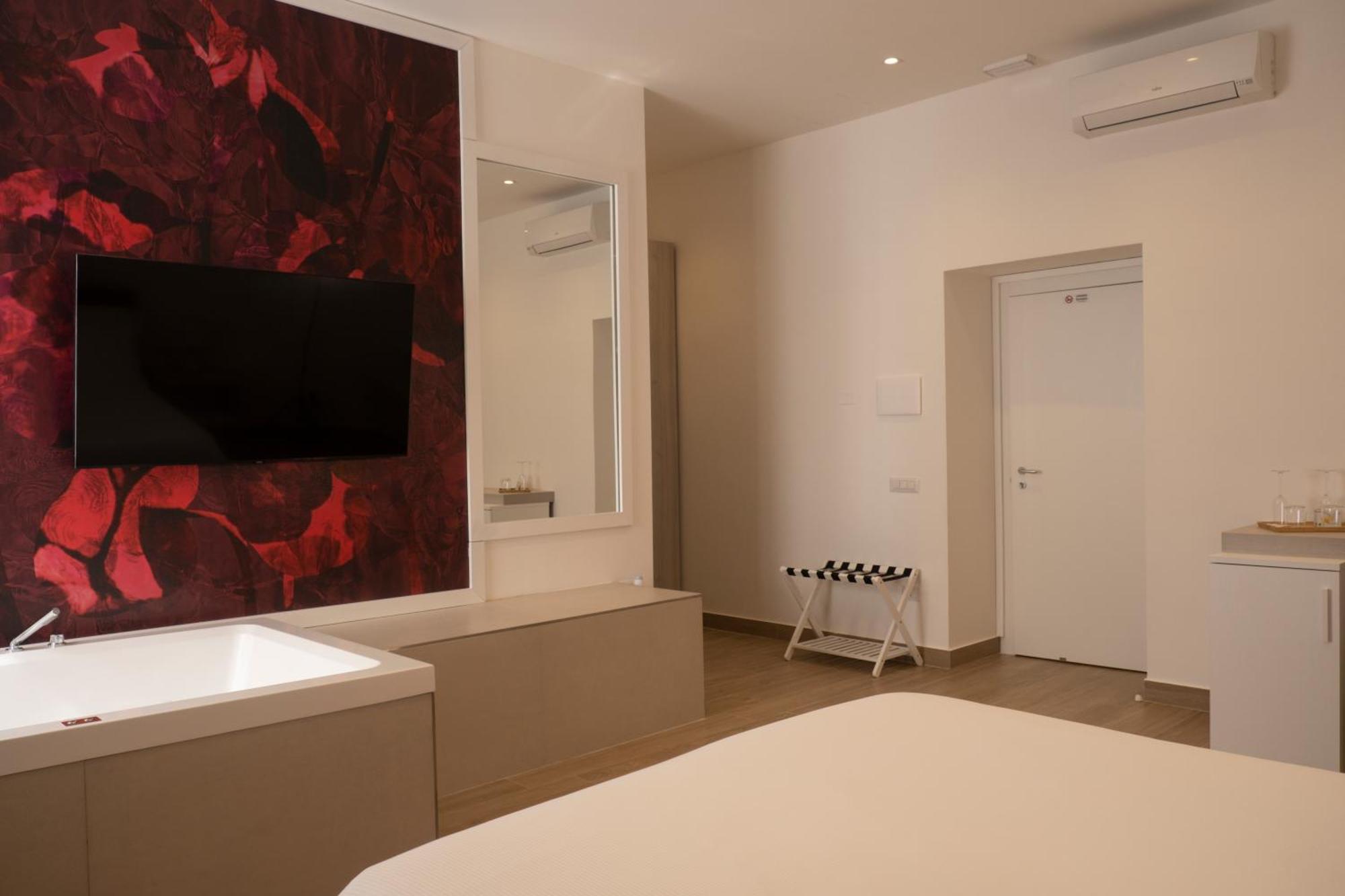 Monumental Luxury Rooms Caserta Exterior photo