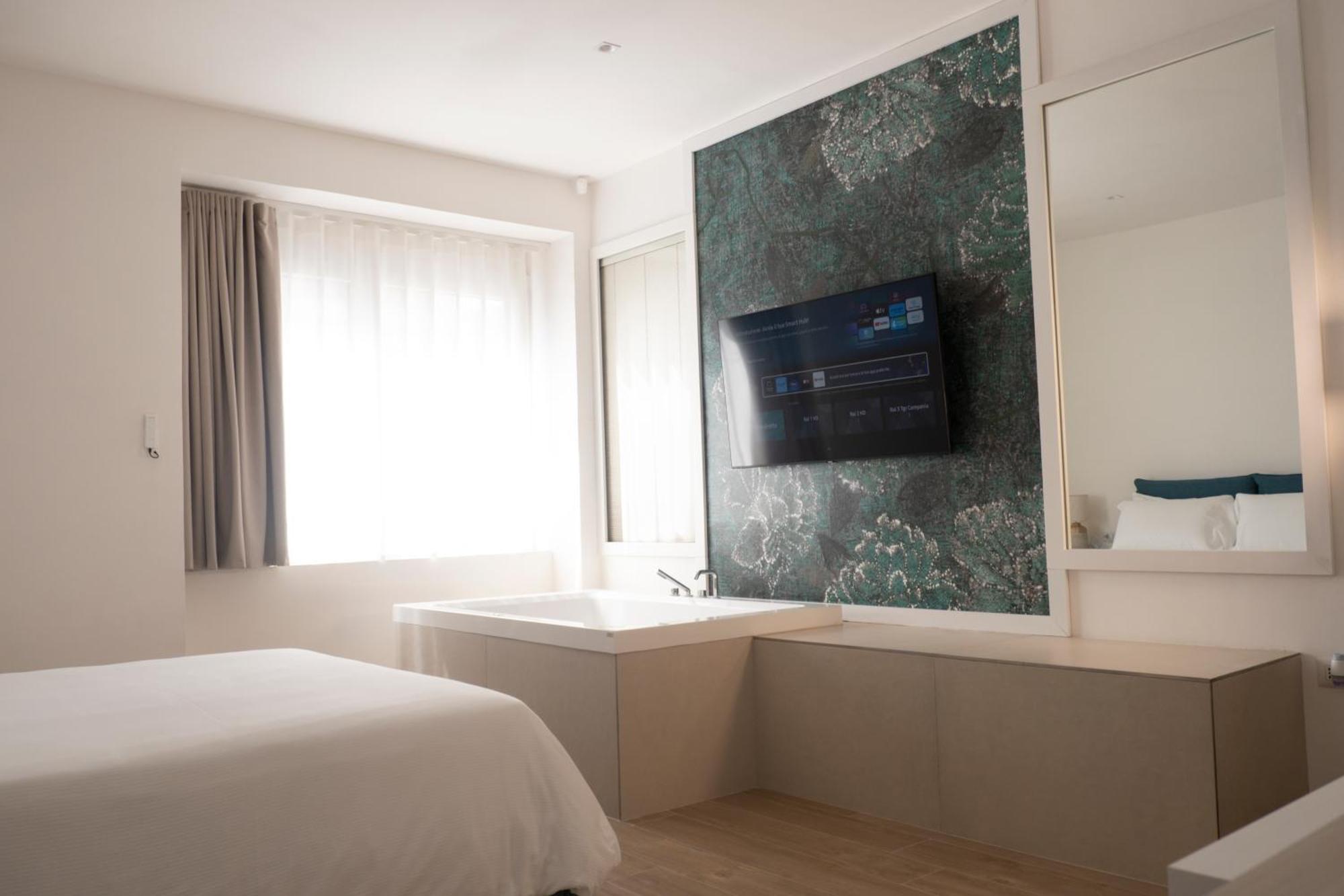 Monumental Luxury Rooms Caserta Exterior photo