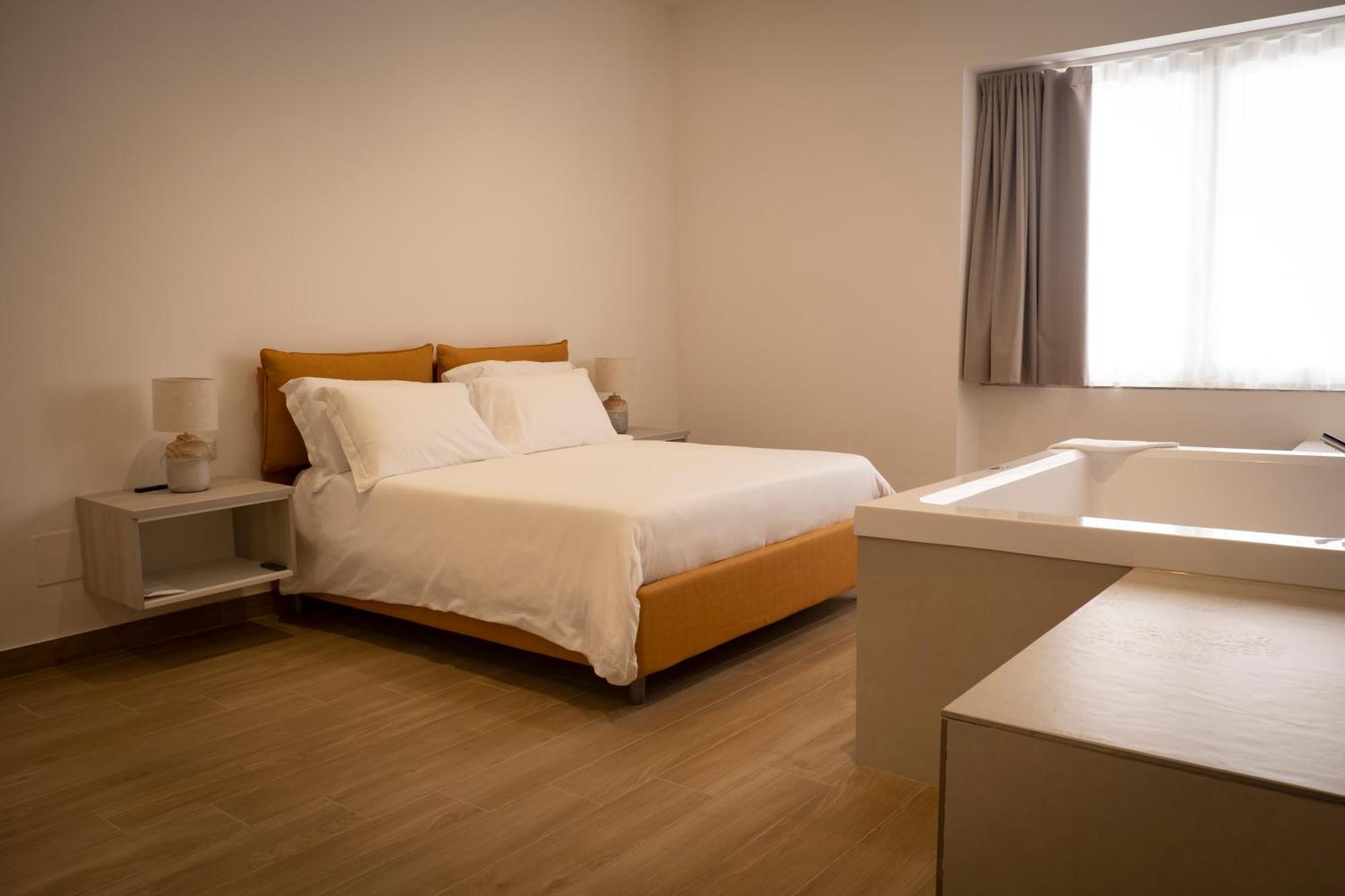Monumental Luxury Rooms Caserta Exterior photo